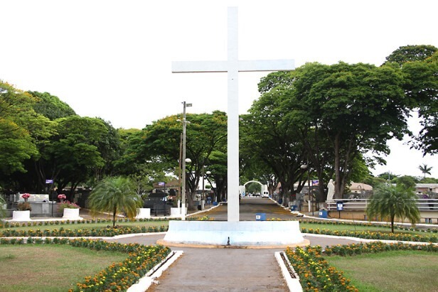 Cemitério de Umuarama abre 4 dias para visitação na semana dos pais