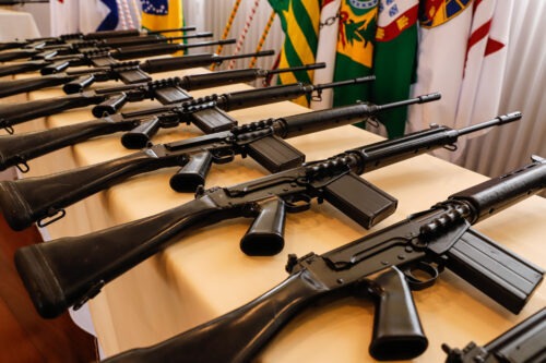 Exército Brasileiro repassou 100 fuzis ao Governo do Paraná