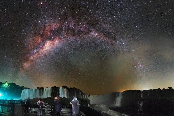 Astrofotografias noturnas nas Cataratas do Iguaçu