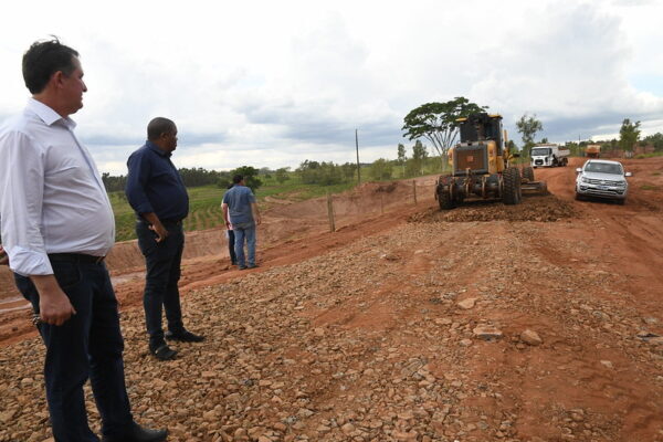 Umuarama avança com readequação e cascalhamento de estradas rurais