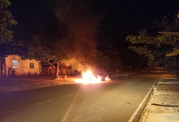 Em Pérola, homem ateia fogo no carro da ex-mulher