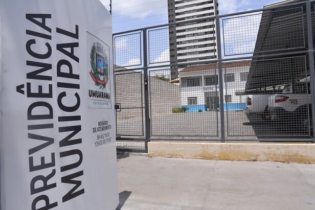 Piso do magistério municipal de Umuarama continua em discussão