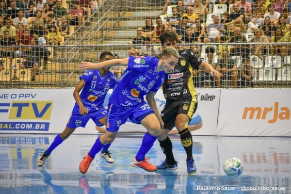Umuarama Futsal vence Jaraguá na estreia da Liga Nacional